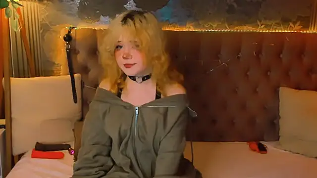 Snapshot of EmilyAngells chatting on May 12, 2026, 5:59 am EmilyAngells online show from May 12, 2026, 5:59 am