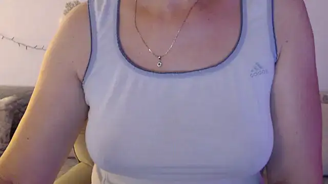 YourfantasyGiuly online show from July 7, 2026, 6:47 am