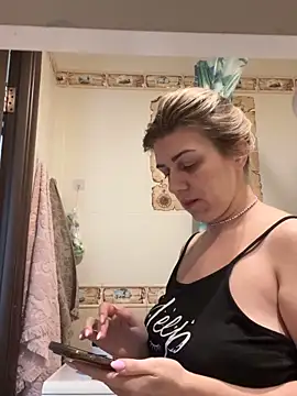 Lusi Luxary online show from October 28, 2025, 5:18 am