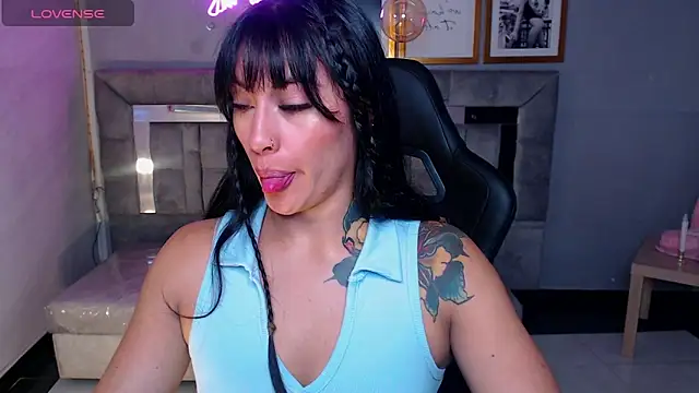 Isabella Collen v online show from November 12, 2025, 1:04 pm