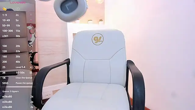 selena foxshade online show from February 24, 2025, 9:30 pm