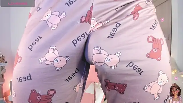 your favorite doll  online show from November 20, 2025, 7:25 pm