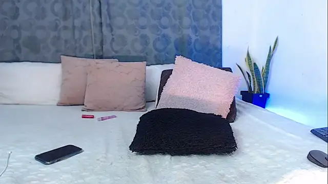 Lauryn lee online show from April 14, 2026, 1:21 am