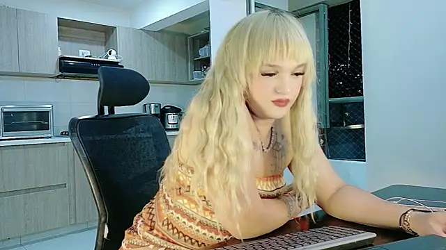 Snapshot of ScarletThompsonx chatting on July 14, 2026, 2:05 am ScarletThompsonx online show from July 14, 2026, 2:05 am