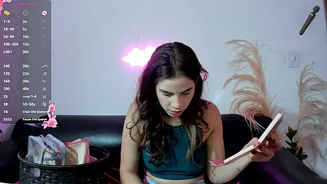 Snapshot of jessyegoldenn chatting on June 1, 2026, 2:06 pm jessyegoldenn online show from June 1, 2026, 2:06 pm