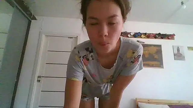 Snapshot of Glitter_Doll chatting on February 27, 2025, 8:46 am Glitter Doll online show from February 27, 2025, 8:46 am