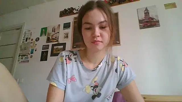 Snapshot of Glitter_Doll chatting on February 28, 2025, 8:42 am Glitter Doll online show from February 28, 2025, 8:42 am