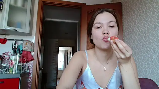 Snapshot of Glitter_Doll chatting on March 17, 2025, 7:13 am Glitter Doll online show from March 17, 2025, 7:13 am