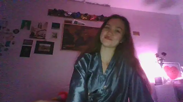 Snapshot of Glitter_Doll chatting on March 5, 2025, 7:17 pm Glitter Doll online show from March 5, 2025, 7:17 pm