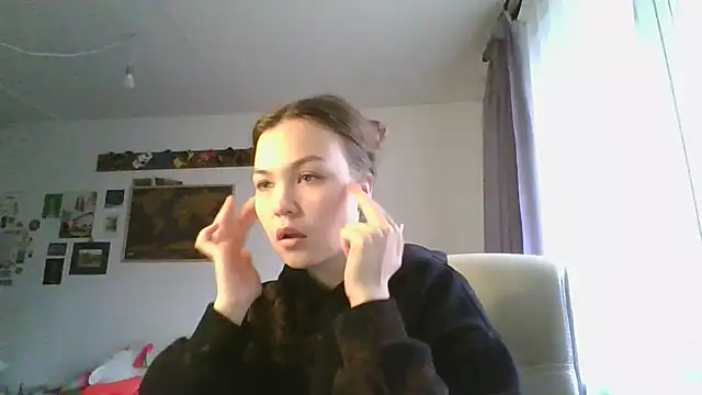 Snapshot of Glitter_Doll chatting on March 5, 2025, 12:00 pm Glitter Doll online show from March 5, 2025, 12:00 pm