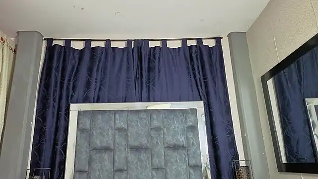 Snapshot of Effie_cooper chatting on October 5, 2025, 5:03 pm Effie cooper online show from October 5, 2025, 5:03 pm