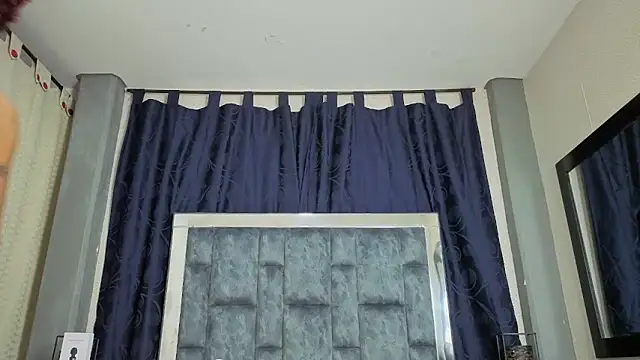 Snapshot of Effie_cooper chatting on November 10, 2025, 8:14 pm Effie cooper online show from November 10, 2025, 8:14 pm