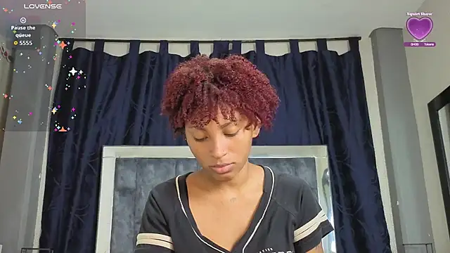 Snapshot of Effie_cooper chatting on November 14, 2025, 8:12 pm Effie cooper online show from November 14, 2025, 8:12 pm