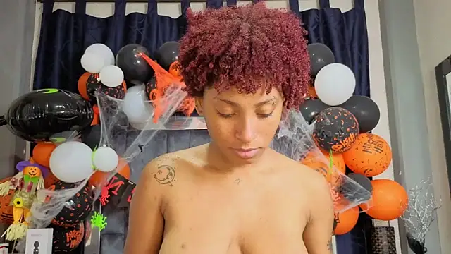 Snapshot of Effie_cooper chatting on October 26, 2025, 7:47 pm Effie cooper online show from October 26, 2025, 7:47 pm