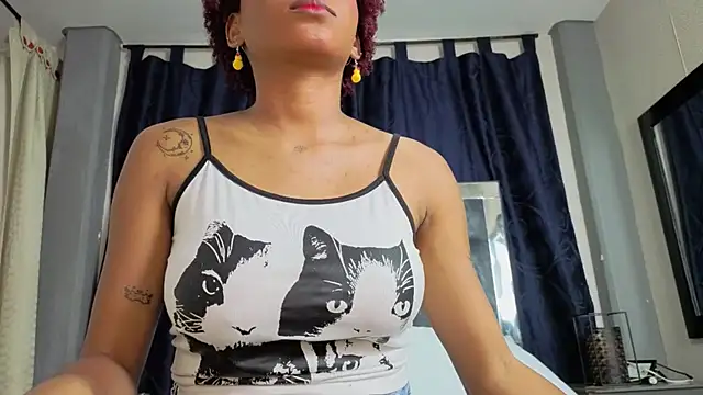 Snapshot of Effie_cooper chatting on September 30, 2025, 8:04 pm Effie cooper online show from September 30, 2025, 8:04 pm