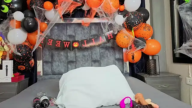 Snapshot of Effie_cooper chatting on October 21, 2025, 8:08 pm Effie cooper online show from October 21, 2025, 8:08 pm