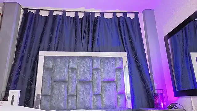 Snapshot of Effie_cooper chatting on November 24, 2025, 7:36 pm Effie cooper online show from November 24, 2025, 7:36 pm