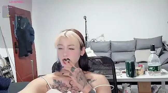 888888zzzz online show from March 9, 2025, 9:57 pm