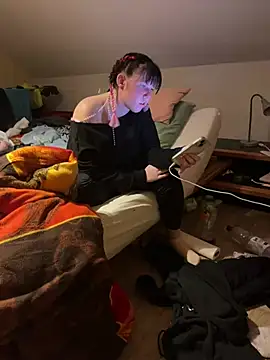 Tightassslut18 online show from February 27, 2025, 9:58 pm