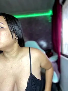 Sara chanel92 online show from December 19, 2025, 7:05 pm