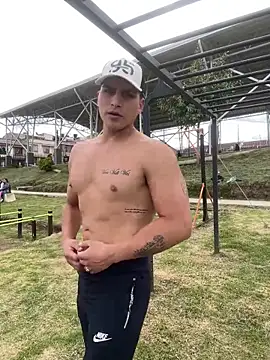 Snapshot of MaxxxSteil chatting on February 5, 2026, 8:48 pm MaxxxSteil online show from February 5, 2026, 8:48 pm