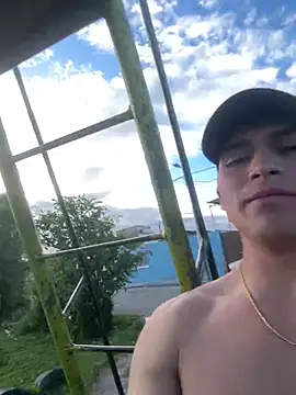 Snapshot of MaxxxSteil chatting on February 16, 2026, 10:40 pm MaxxxSteil online show from February 16, 2026, 10:40 pm