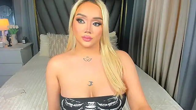 KylieSonique online show from October 22, 2025, 2:55 am