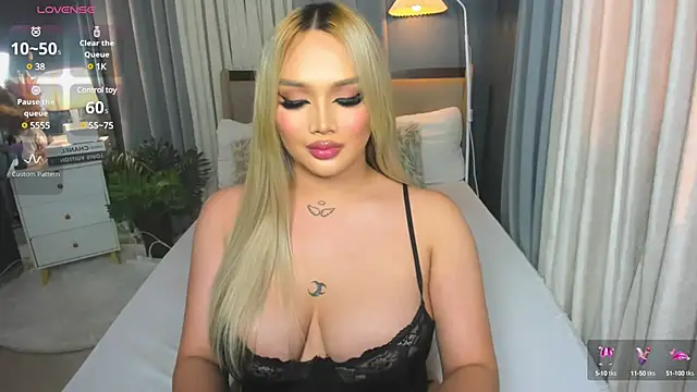 Snapshot of KylieSonique chatting on March 18, 2025, 1:57 am KylieSonique online show from March 18, 2025, 1:57 am