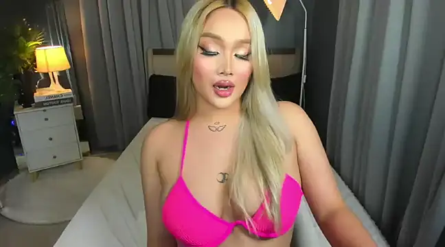 Snapshot of KylieSonique chatting on March 3, 2025, 2:33 am KylieSonique online show from March 3, 2025, 2:33 am
