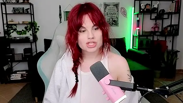 Snapshot of Della_Ideal chatting on April 29, 2026, 5:17 pm Della Ideal online show from April 29, 2026, 5:17 pm