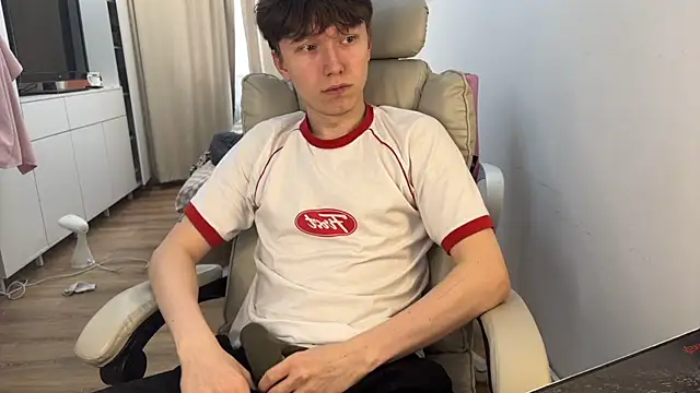 Snapshot of tommy_colson chatting on October 29, 2025, 9:08 am tommy colson online show from October 29, 2025, 9:08 am