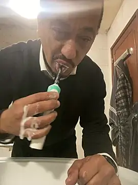 rogerdik76 online show from January 14, 2026, 6:28 am