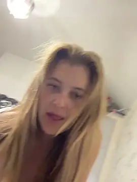 Busty-smiley-miley online show from October 2, 2025, 9:29 pm