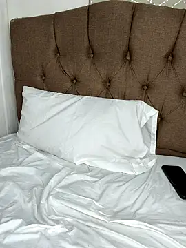 virginbrunette99 online show from December 2, 2025, 3:52 am