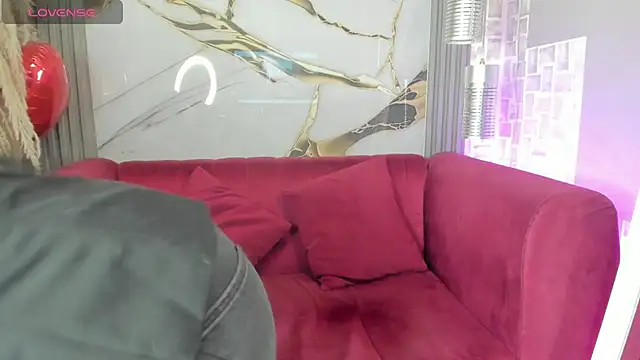 Bella williamss  online show from December 3, 2025, 7:24 pm