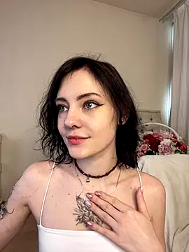 MeryWeaver online show from December 15, 2025, 6:52 am