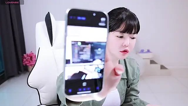 Snapshot of choiyuee chatting on March 8, 2025, 9:28 am choiyuee online show from March 8, 2025, 9:28 am