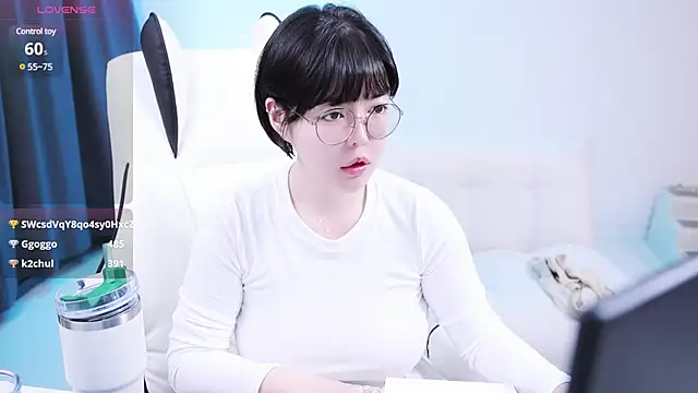 Snapshot of choiyuee chatting on March 15, 2025, 12:45 pm choiyuee online show from March 15, 2025, 12:45 pm