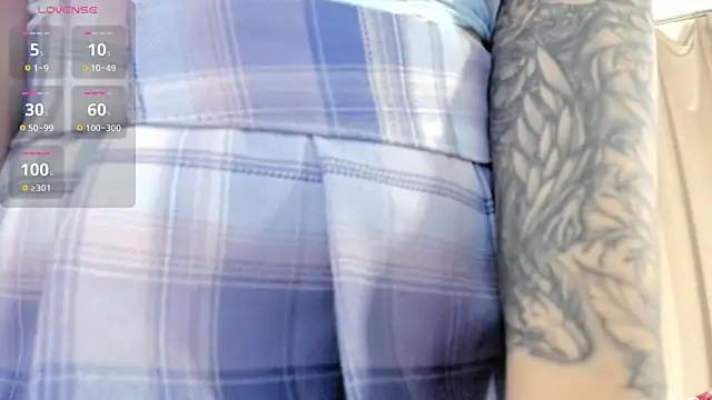 Snapshot of Zirael_swan chatting on February 20, 2026, 2:52 am Zirael swan online show from February 20, 2026, 2:52 am