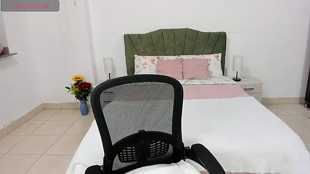 camila tailors online show from September 18, 2025, 3:04 pm