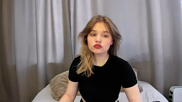 LaseyMoon online show from February 28, 2025, 1:26 am