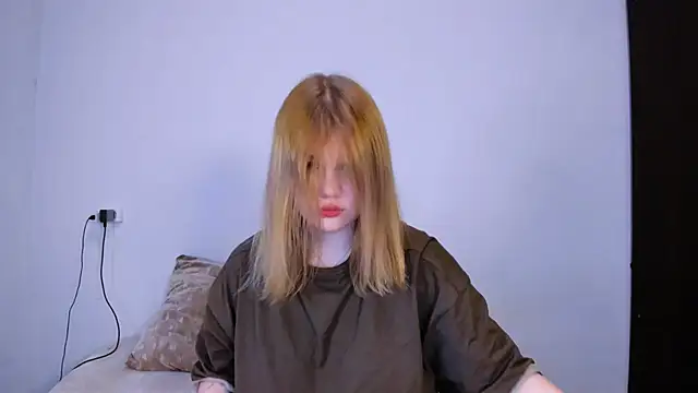 LaseyMoon online show from October 29, 2025, 10:52 pm