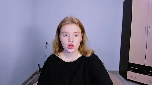 LaseyMoon online show from November 24, 2025, 1:49 am