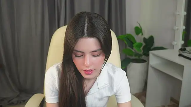 ArletteBiddix online show from March 7, 2025, 2:34 pm