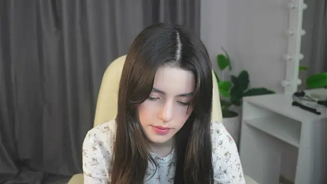 ArletteBiddix online show from March 4, 2025, 11:29 am