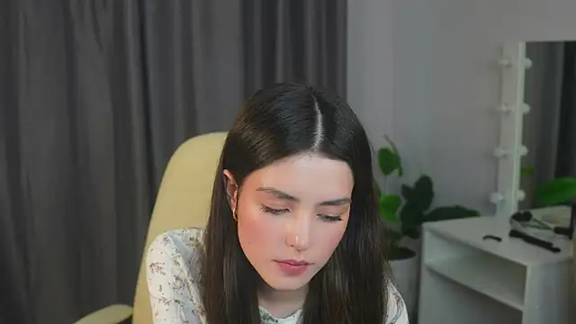 ArletteBiddix online show from March 3, 2025, 11:33 am