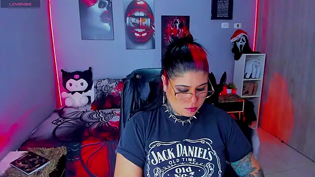 Veronika metal online show from November 14, 2025, 7:28 pm