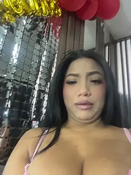 Nicoll Evans  online show from November 26, 2025, 1:33 pm