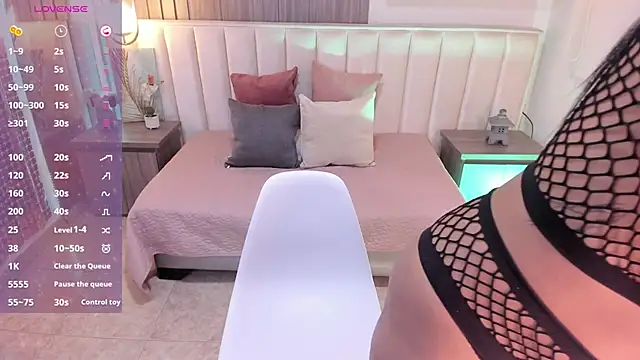 Nicoll Evans  online show from March 13, 2025, 12:56 pm