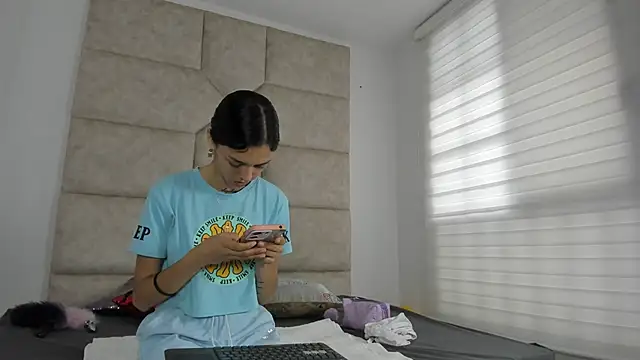 Vaiolett Smith online show from September 25, 2025, 12:55 pm